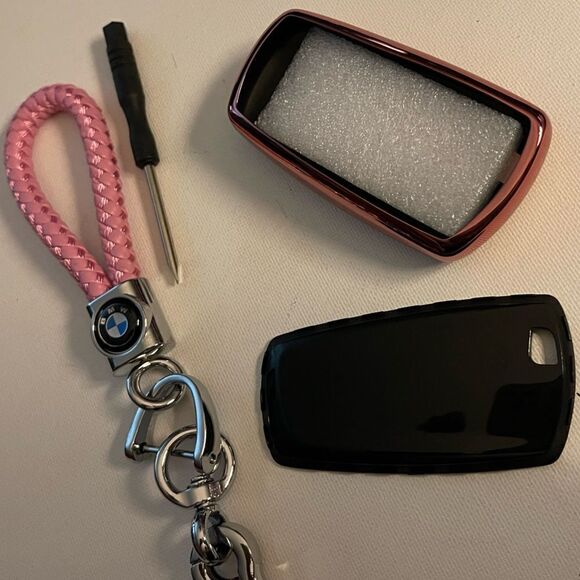 BMW Logo key fob Keychain in Pink & Key Fob Cover in pink & black NWT - Picture 4 of 6